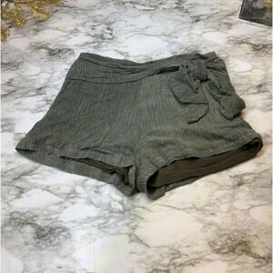 harlowe & graham green front tie flowy shorts